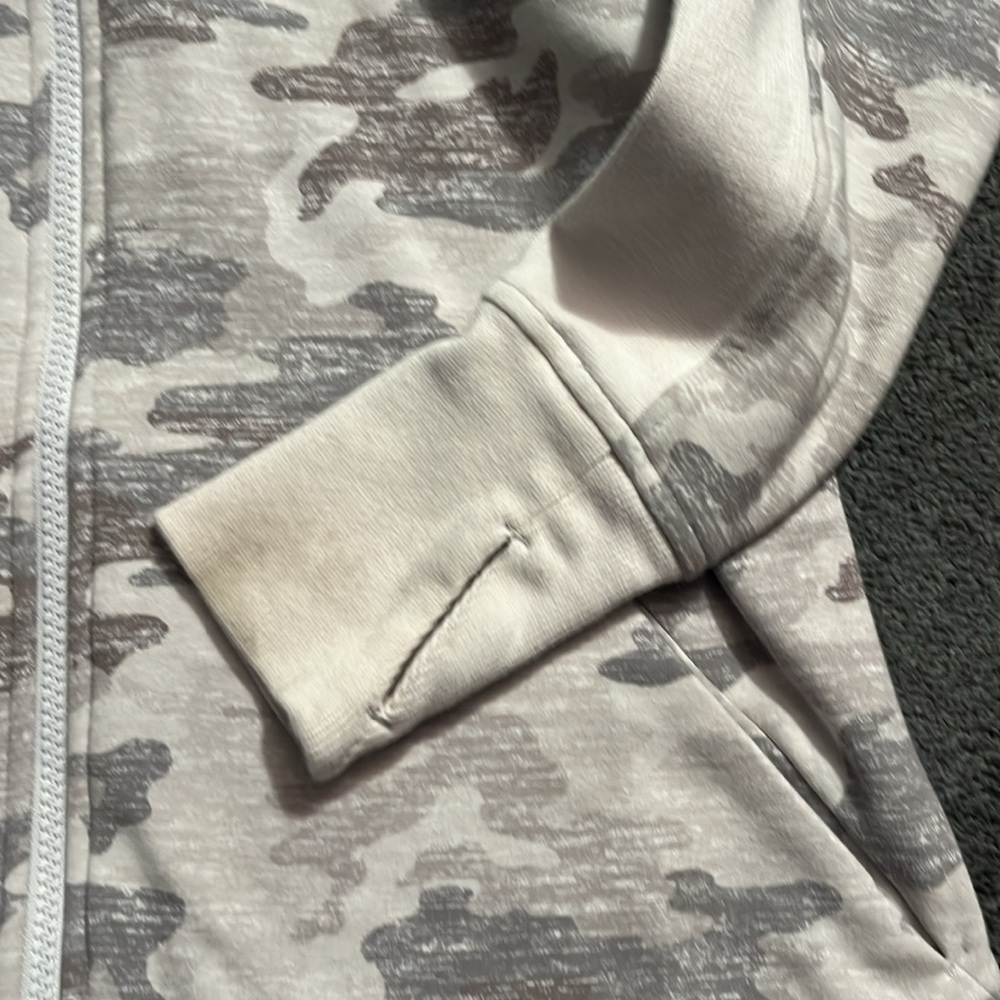Athleta Triumph Hoodie in Gypsum Camo - Picture 14 of 14